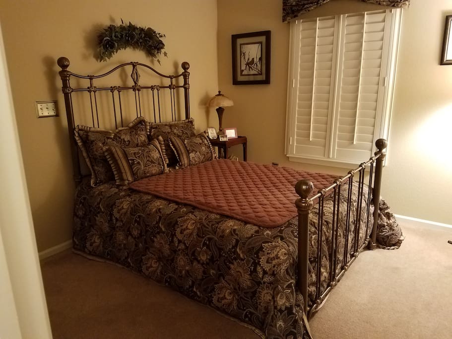 Guest bedroom