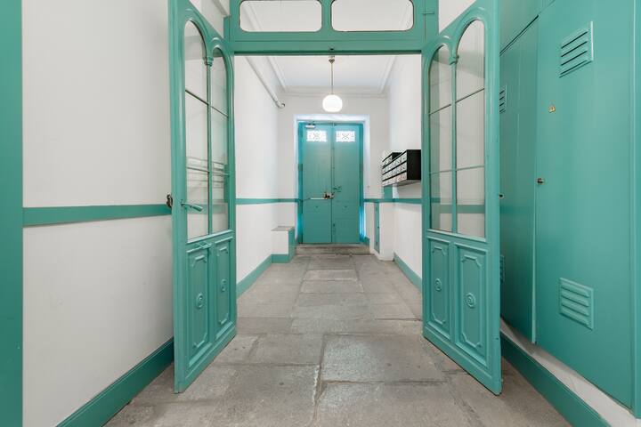 Charming Rustic-Chic Apartment Close to Historic Sites gallery image 4