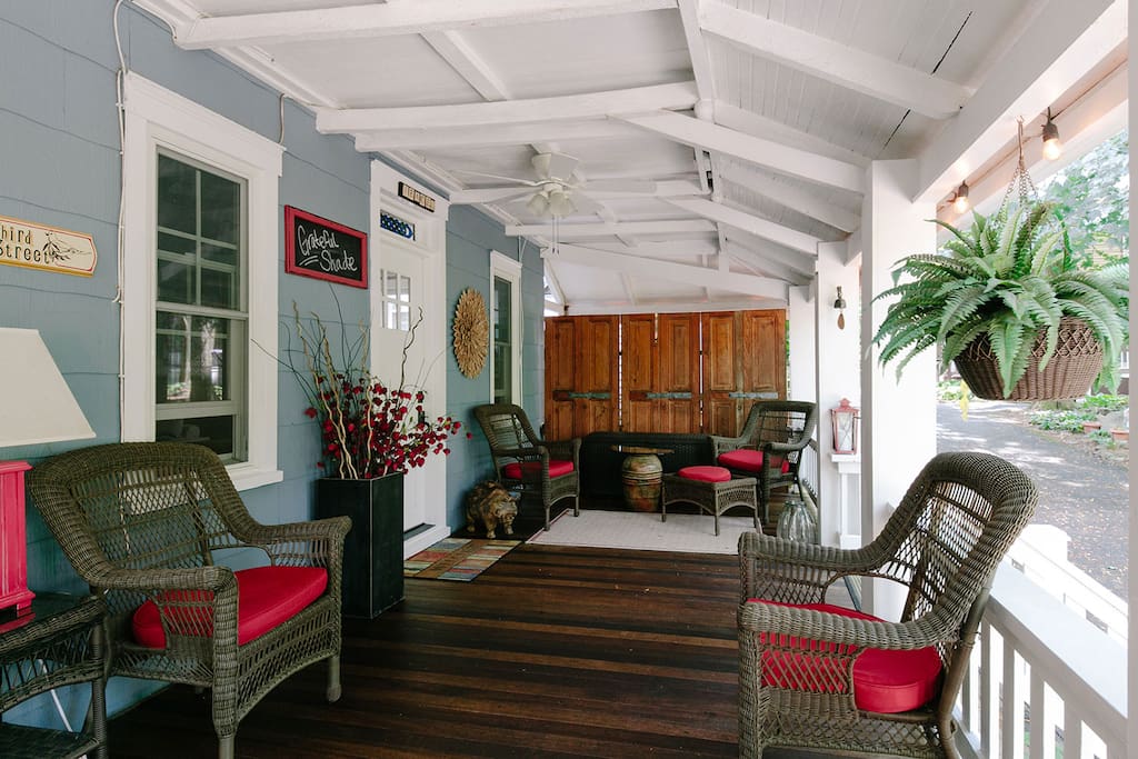The porch has plenty of seating!