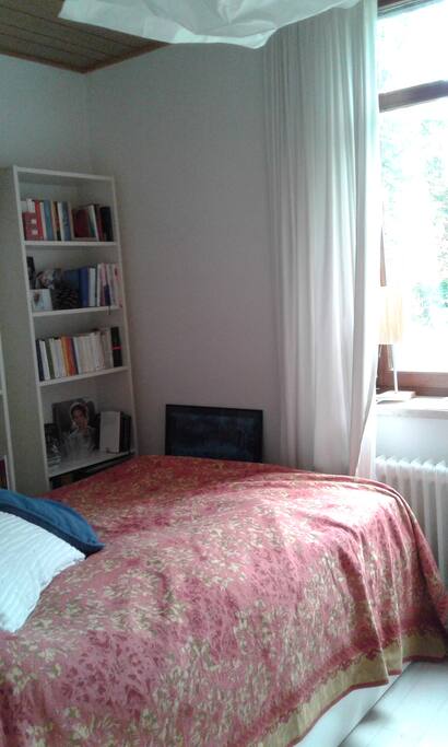 Bett 140cm breit