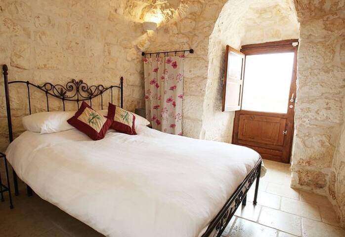 Il Torchio – trullo with private heated pool gallery image 5