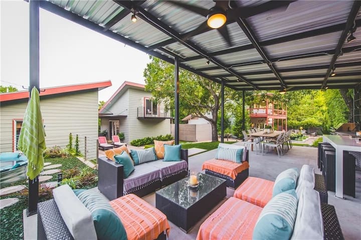 Modern Luxury Guest House near Lake Austin!