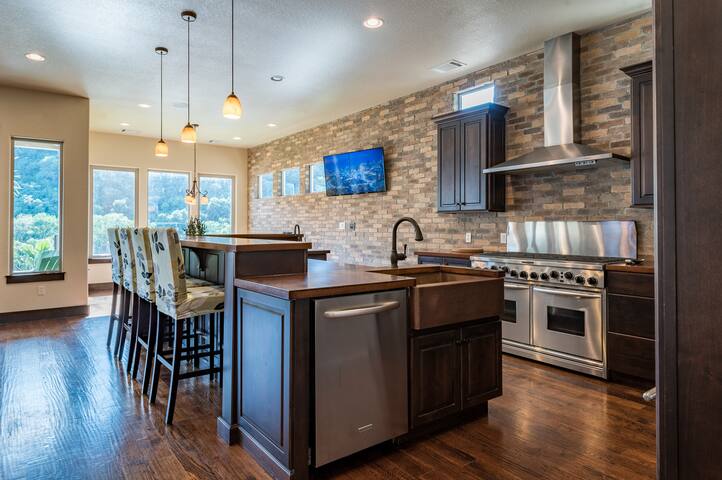 Luxury Lake Austin Home – Child and Dog Friendly! gallery image 5