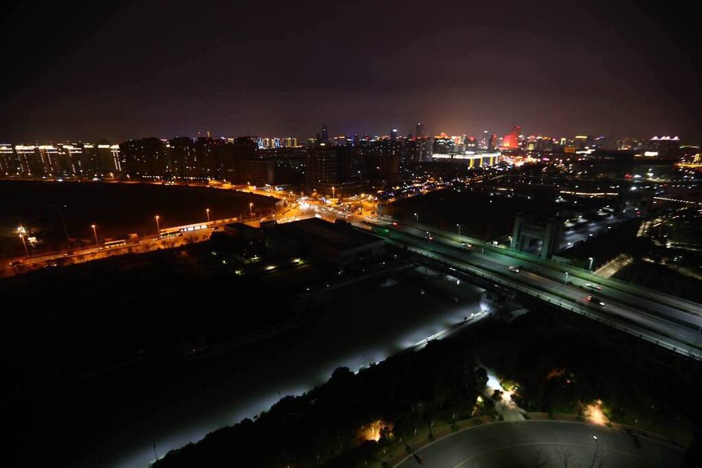 房客返图-吧台夜景