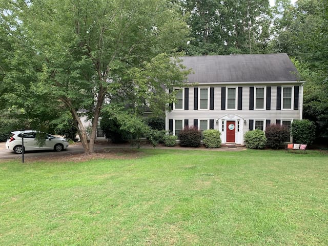 Colonial in quiet neighborhood