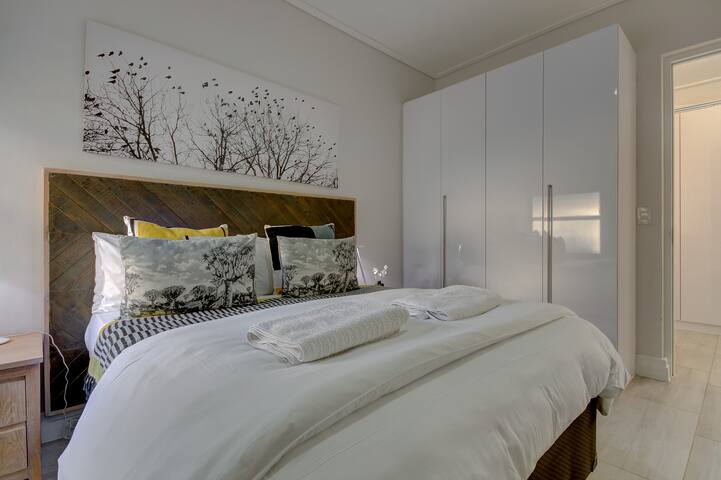 UniqueStay Paardevlei Square 4 gallery image 4