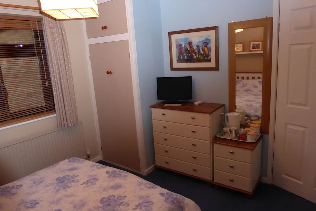 TV/DVD, kettle with tea and coffee provided