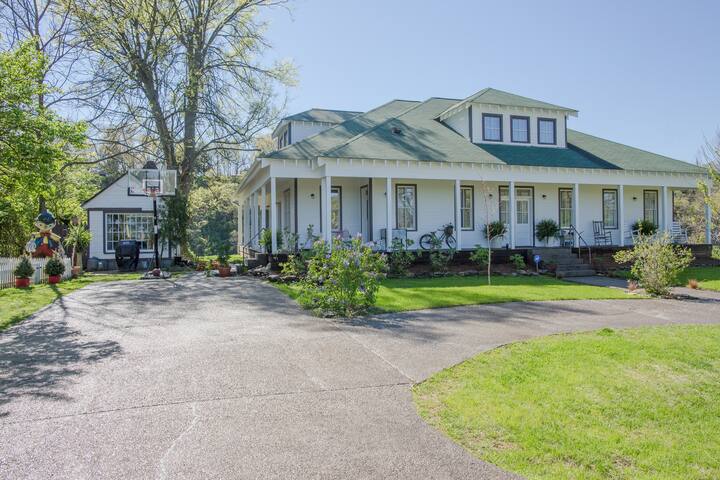 Perfect girl, guys On the water Close to downtown! gallery image 3