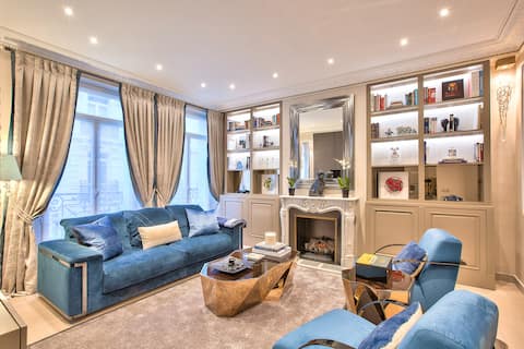 Top performing Airbnb: Luxury One Bedroom Avenue Montaigne Plaza Athénée in Paris 8e Arrondissement