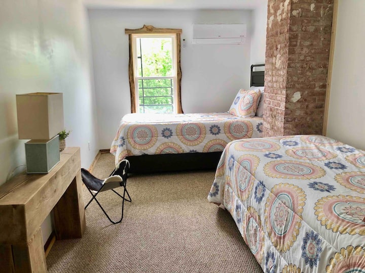 Twin Room
(3rd Floor)