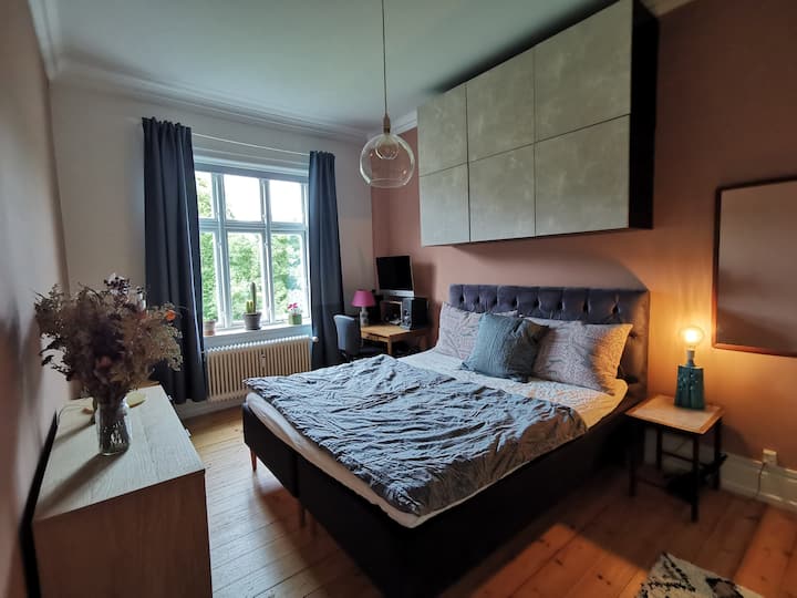 Спалня с легло 180x200 см. 