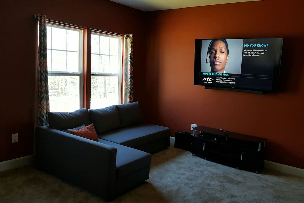 Owners Suite w/Queen Sofa Bed & 65" 4K LED TV (2/2)