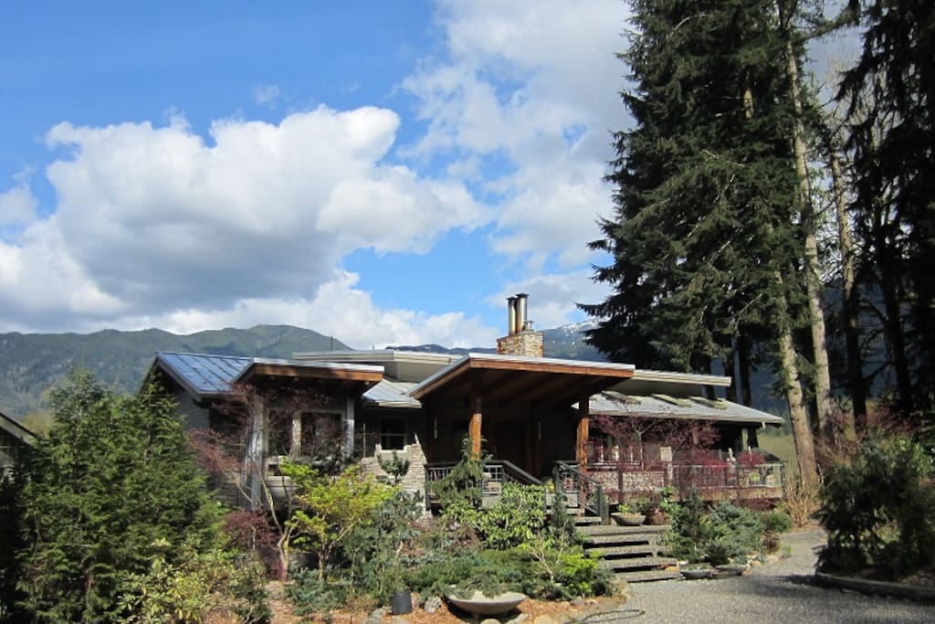ZEN OASIS on the river, Gateway to Mt. Baker Ski Houses for Rent in