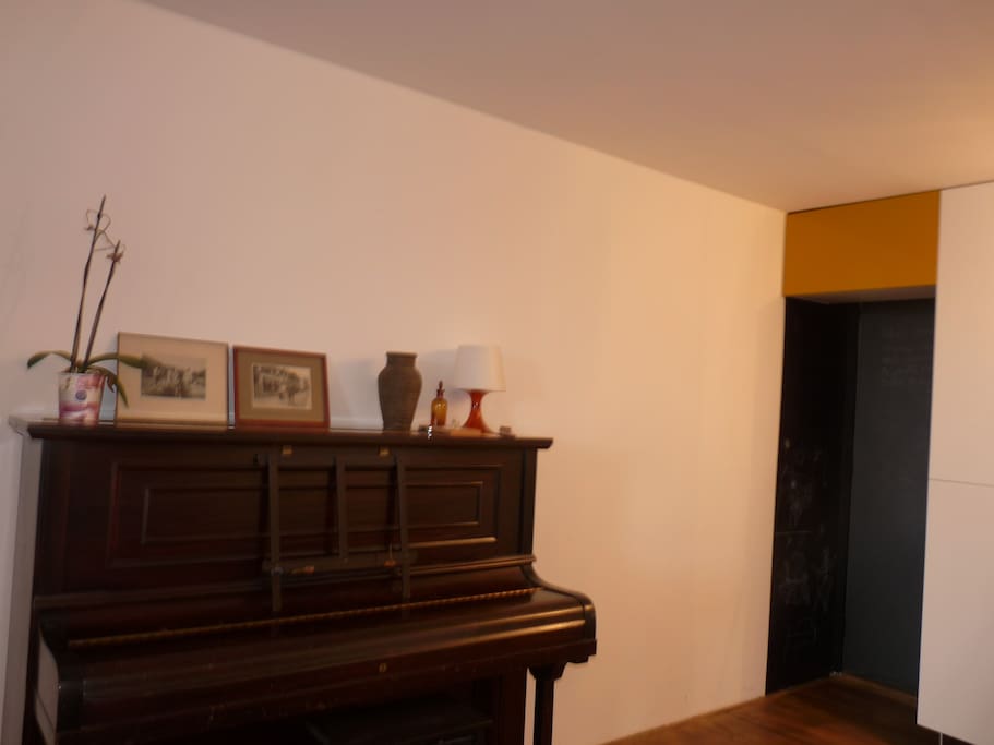 piano à disposition