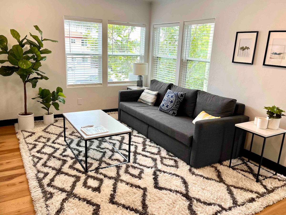 Top performing Airbnb: Bright & Airy Craftsman, Free Parking, WasherDryer in Greater North Park