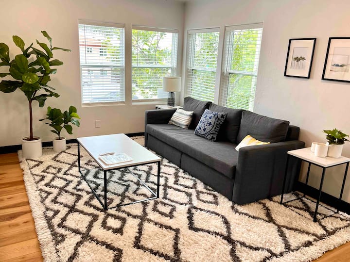 Bright & Airy Craftsman, Free Parking, Washerdryer - San Diego, CA