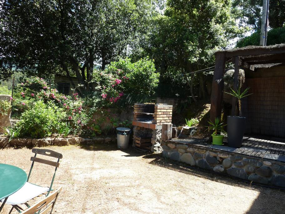 JARDIN BARBECUE ET TERRASSE