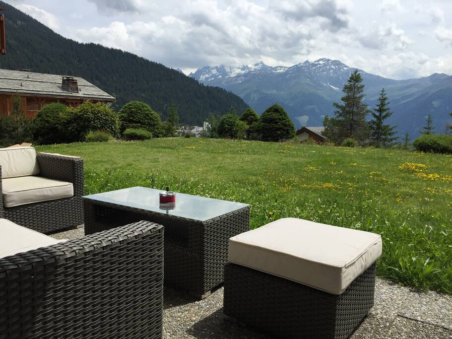 Terrasse avec grand jardin