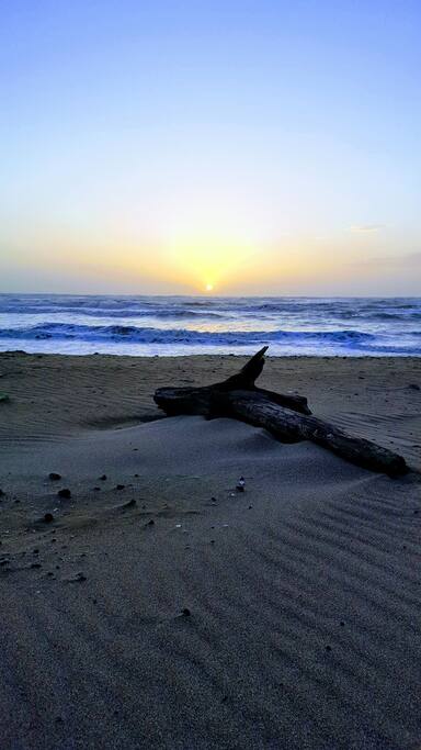 Tramonto presso la spiaggia libera Lavinio Mare
