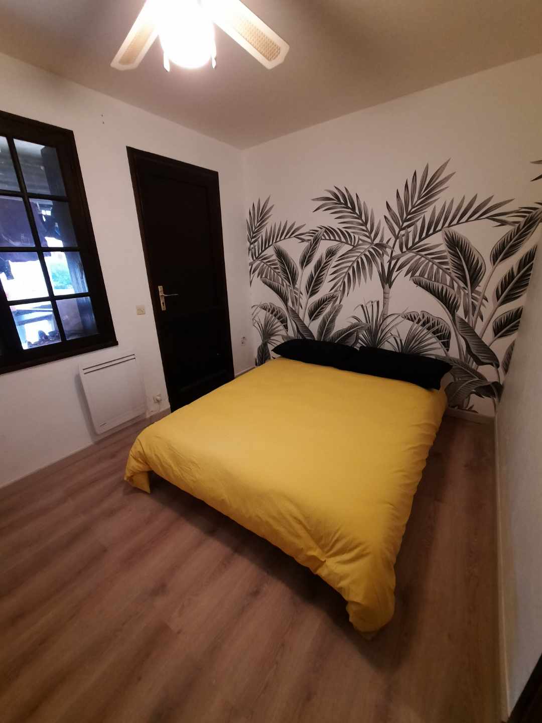 Spavaća soba s bračnim krevetom 140 x 190