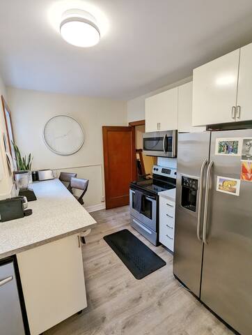 Spacious 2 bedroom in Byward Market w/ parking gallery image 5