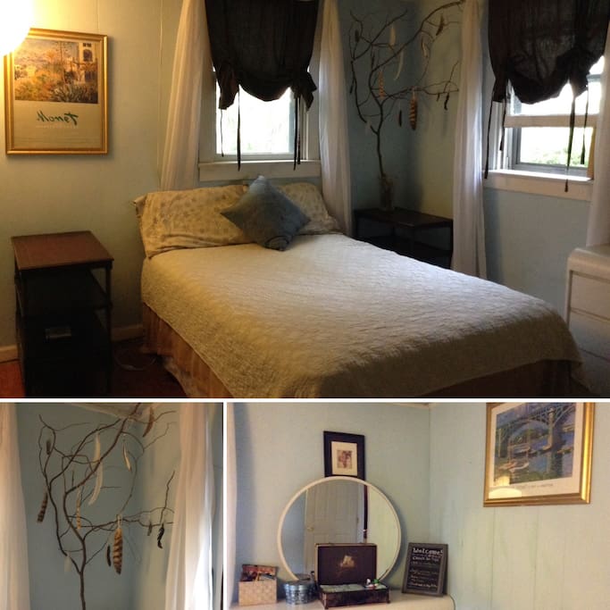 The Blue Moon Room
Full Sized Bed