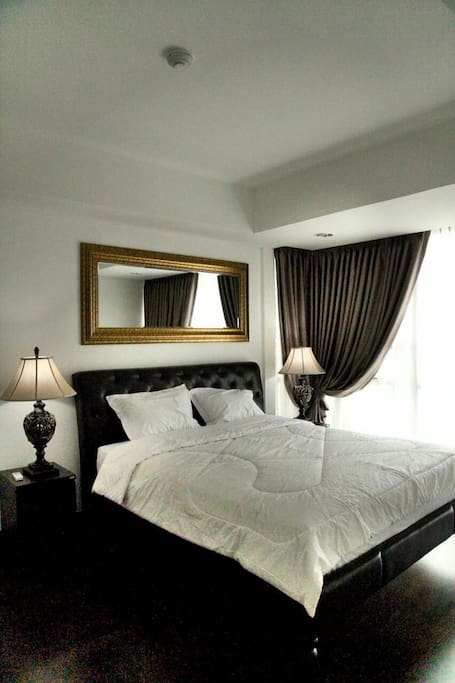 Master bed room w/kingsize bed mattress 180x200cm