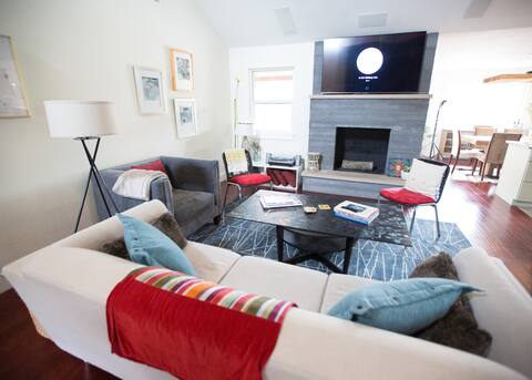 Top performing Airbnb: Cozy 3/2 w entertaining kitchen + outdoor area in Dittmar Slaughter