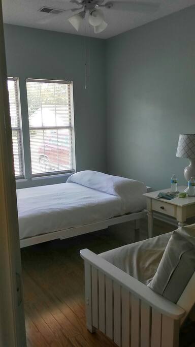 Des Moines mattresses ~ so comfy
Fresh linens provided
