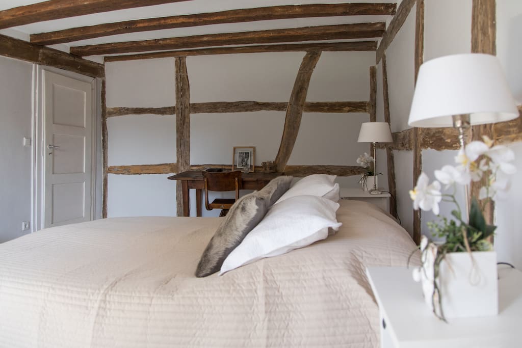 Schlafzimmer 1