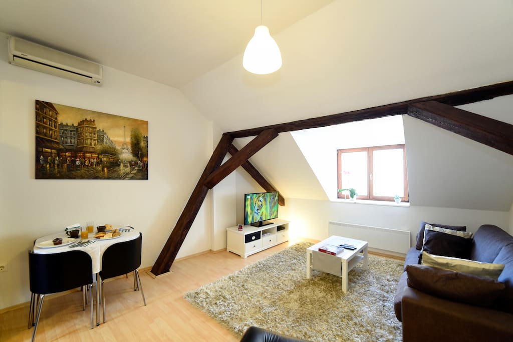 Location, Location, Location – Beautiful Loft- Great Location-Check Guest Reviews Below
