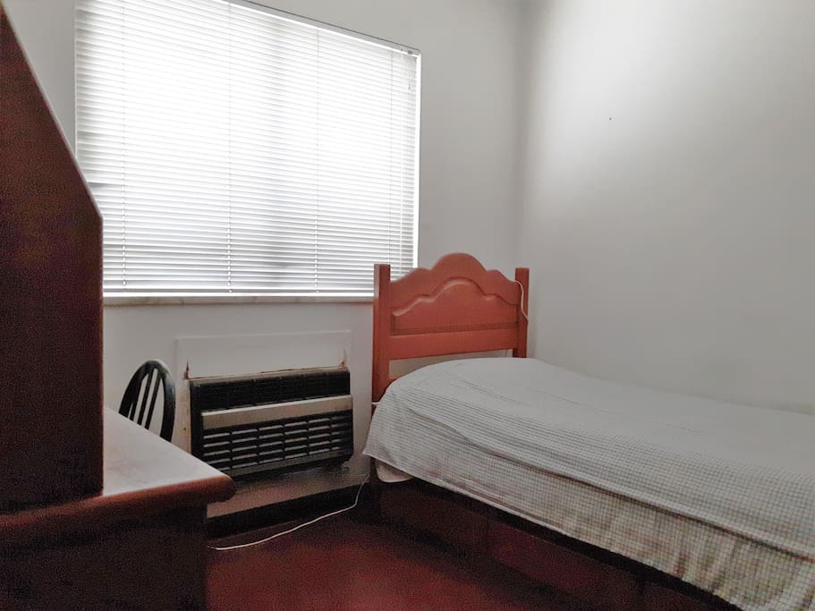 Quarto Solteiro (com bi-cama) com ar condicionado