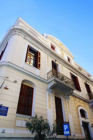 (3B) Central 2 bedroom Apt.with gallery in Psirri! gallery image 3