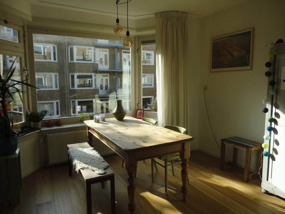 light and spacious livingroom