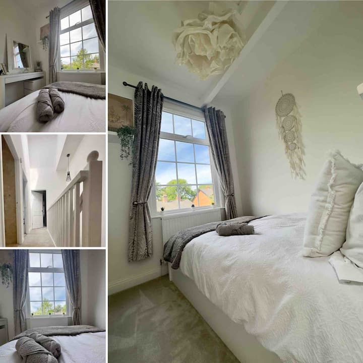 Charming Cottage Room (Double bed) Bed and breakfasts for Rent in