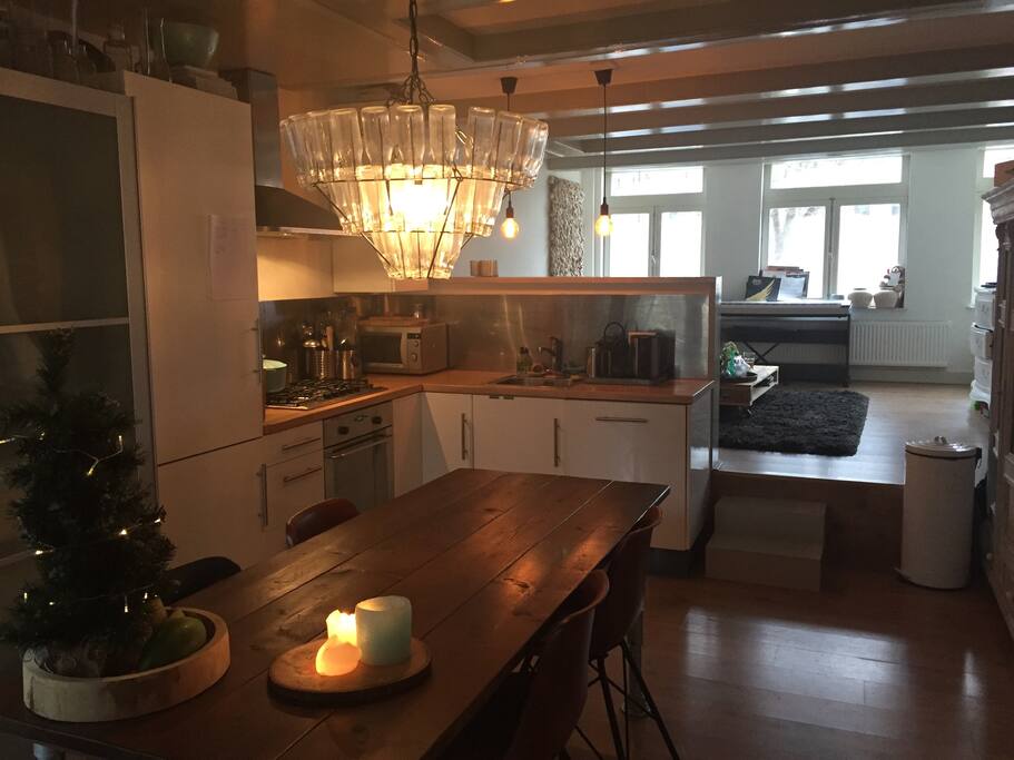 Our home is an authentic & cozy Amsterdam apartment. Wonderfull for 2 love birds (or friends) to spend some days & nights. It's a 10 minute walk from Amsterdam Central train station (were you will be arriving after your flight or trainride). The main attractions & canals are within walking distance.
You will be staying in the most historical and real part of Amsterdam, the Jordaan district!
