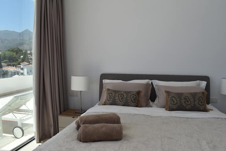 Boven slaapkamer met tweepersoonsbed (4)