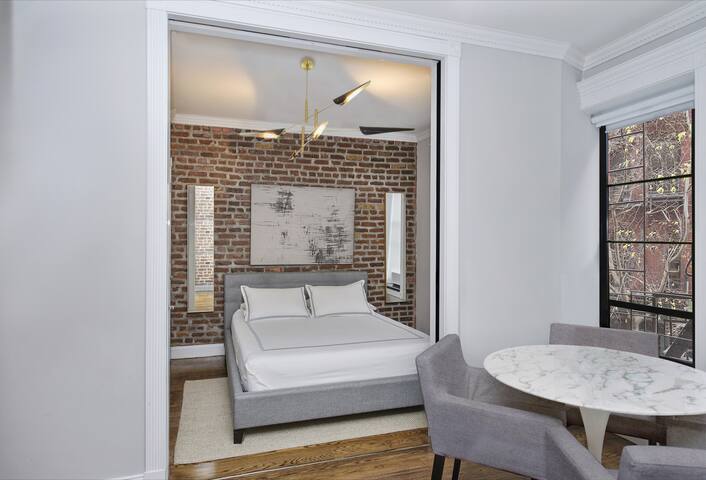 Cozy two bedroom apt close to Soho and NYU. gallery image 2