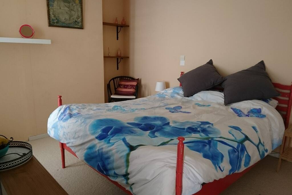 Master bedroom with queen size bed
