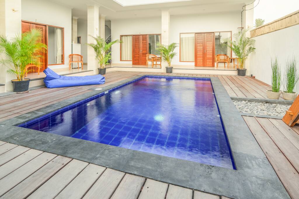 Minibar, fast Wi-fi, sunbeds