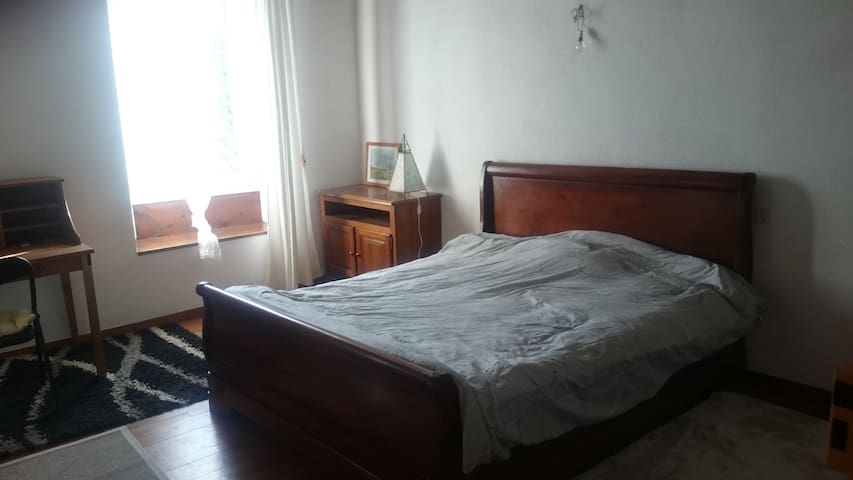 Chambre de 18 m2 proche du piémont; 5 min de Foix.