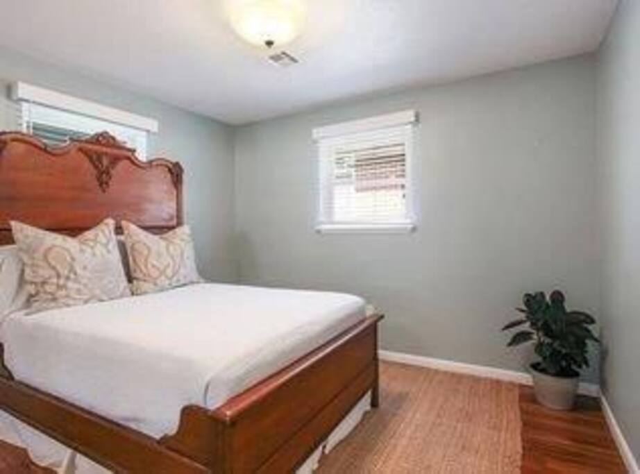 Bedroom double bed