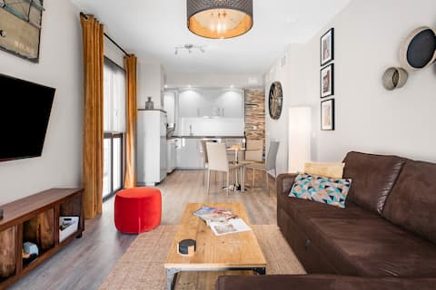 Popular Airbnb listing: Free Parking, Ancha del Carmen, Luxury, A/C, Terrace in Perchel Sur