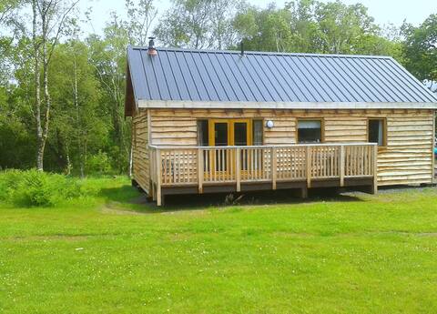 Onida Log Cabin, close to Loch shore.