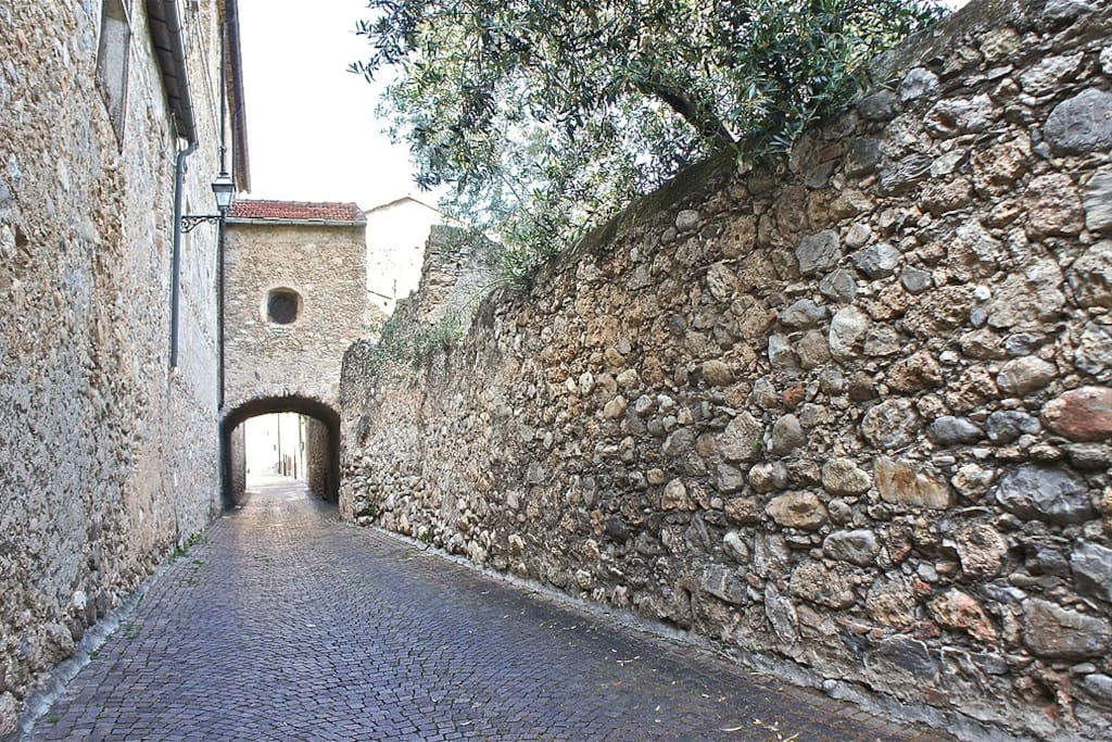 Questo è uno scorcio di Cisano vicino al nostro B&B