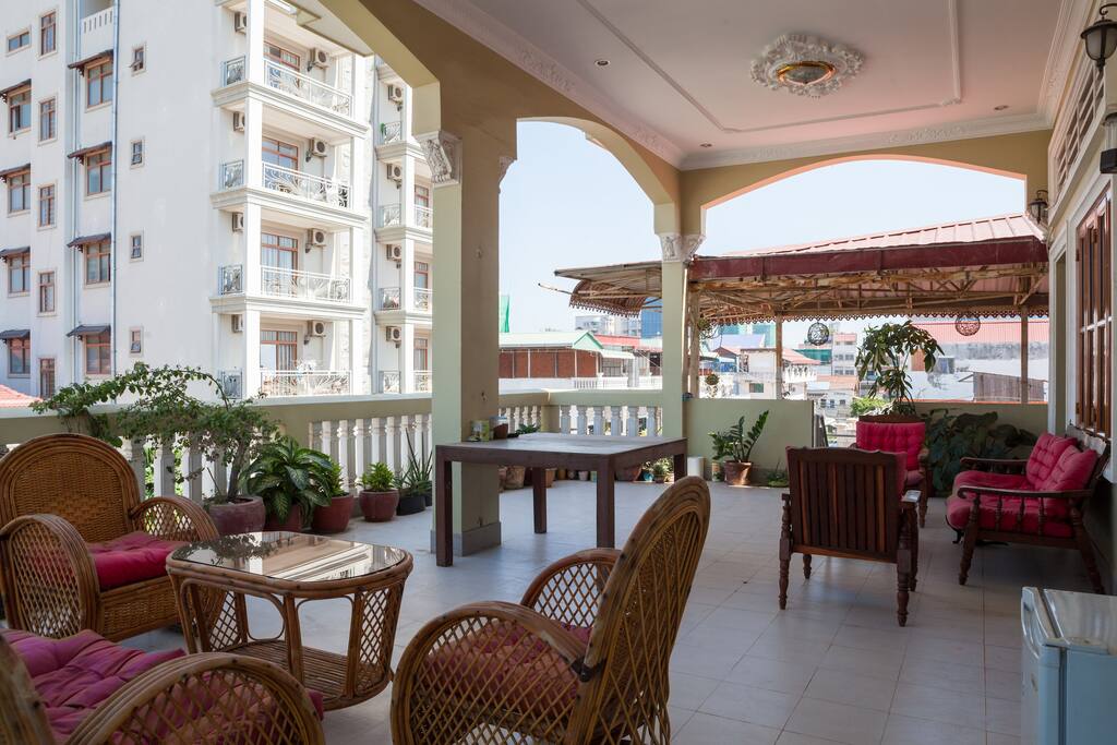 Spacious house balcony!