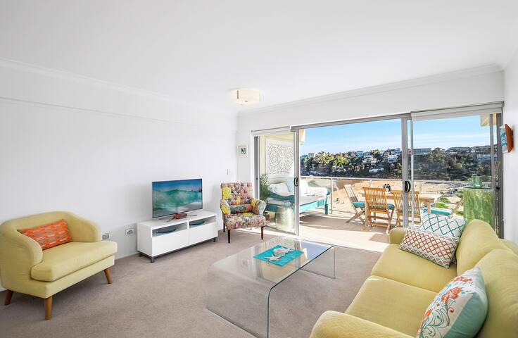 Beach Front Bliss! 2 bed 2 bath 2 living & Garage gallery image 3