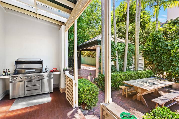 Grand Annandale Home with Iconic Sydney Views gallery image 3