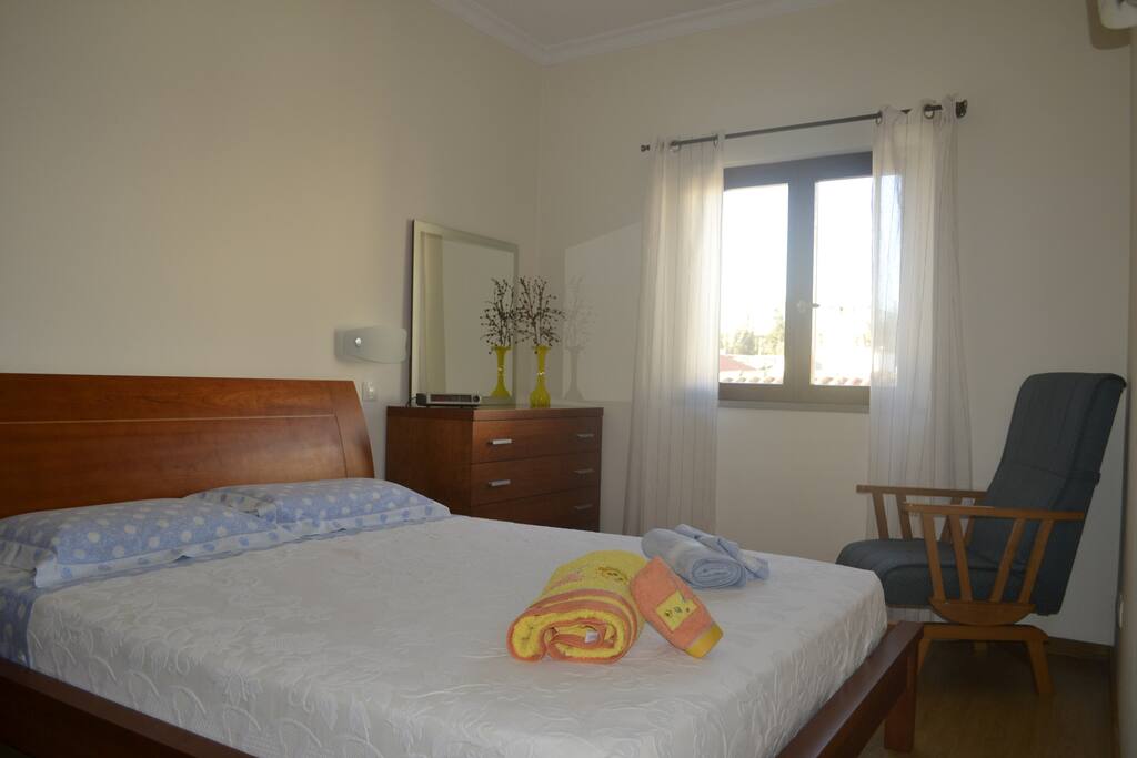 Quarto 1 / Bedroom 1