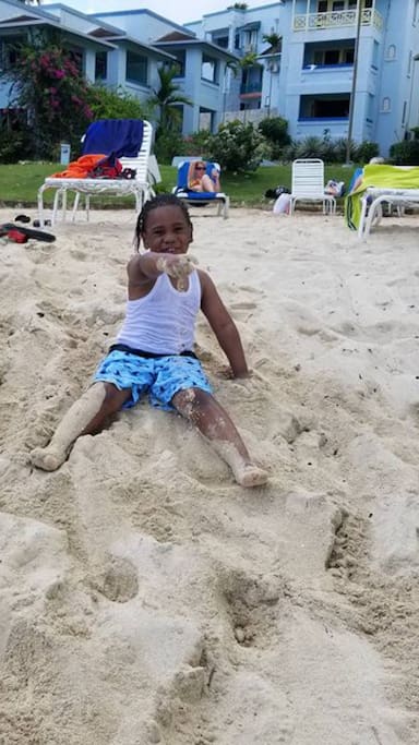 White sand Beach children friendly, use safely and keep your eyes on your kids